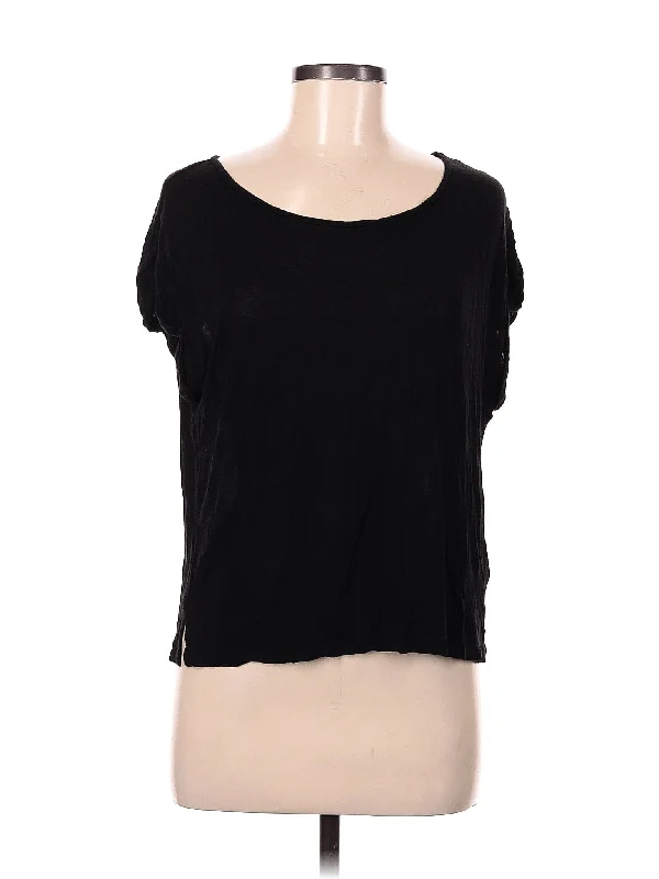 Short Sleeve T Shirt-- Welt Pockets Slit Pockets