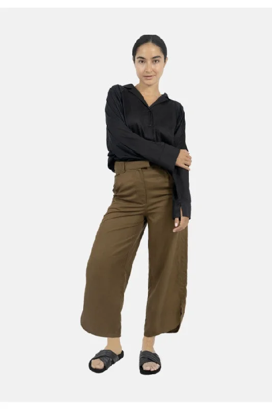 Auckland Pants in Taupe Comfortable Cargo Pants