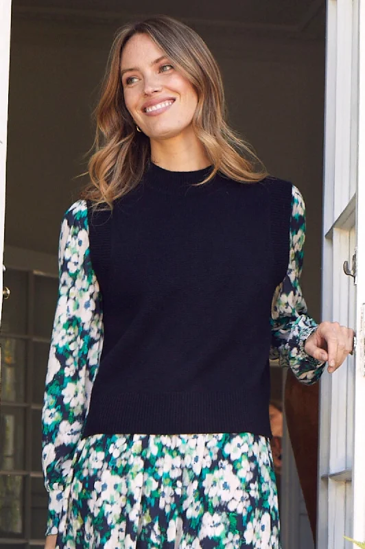 Merino Wool Knitted Short Tank | Black scoop neck tank