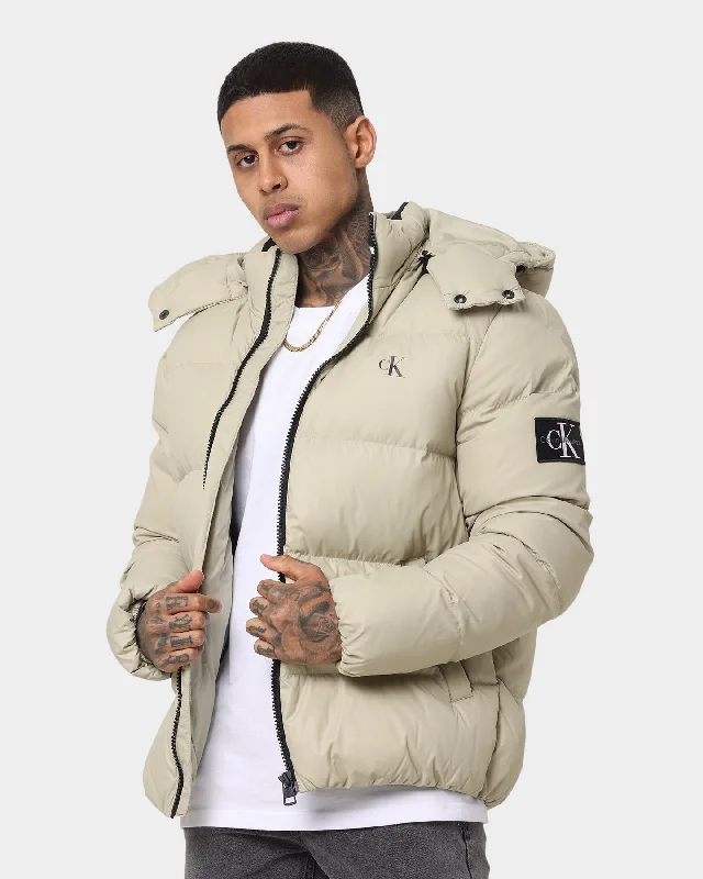 Calvin Klein Essentials Down Jacket Wheat Fields Tiered Jacket Buttoned Jacket Zippered Jacket Calvin Klein Essentials Down Jacket Wheat Fields Tiered Jacket Buttoned Jacket Zippered Jacket