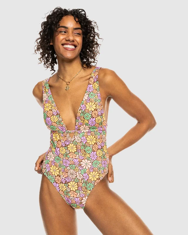 Womens All About Sol Tie Back One-Piece Swimsuit Soft Beachwear Set