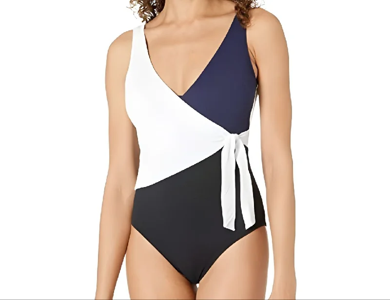 TOMMY BAHAMA Women's White Color Block Scoop Neck One Piece Swimsuit #023 6 NWT Modern High-Waisted Swimsuit TOMMY BAHAMA Women's White Color Block Scoop Neck One Piece Swimsuit #023 6 NWT Modern High-Waisted Swimsuit